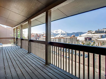 lovely wrap deck at 32bedroom home in crested butte for rent
